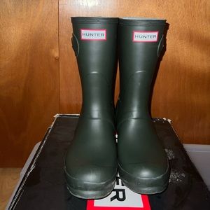 SHORT OLIVE GREEN HUNTER BOOTS 6